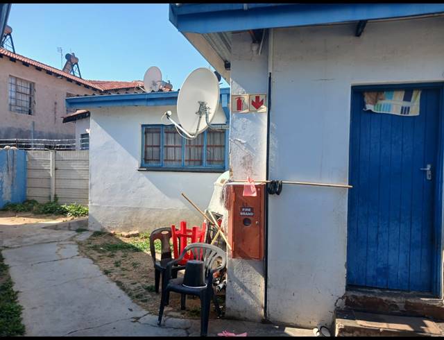5 BEDROOM HOUSE FOR SALE IN PENINA PARK
